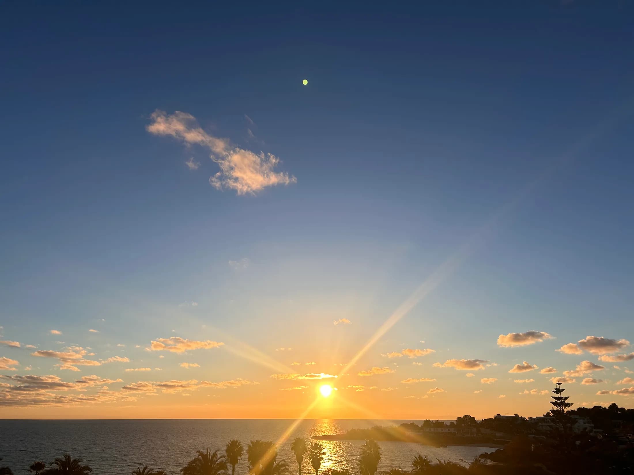 Cielo al tramonto sul mare